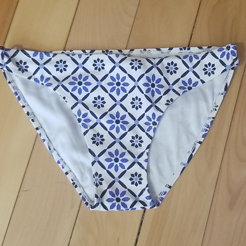 Bikini - Picture 5 of 8